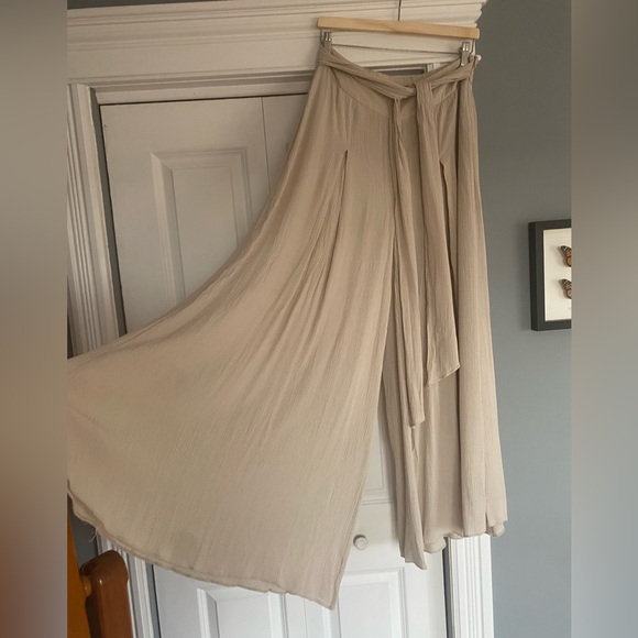 Taupe Wide Leg High-Rise Flowy Pants - Picture 2 of 6